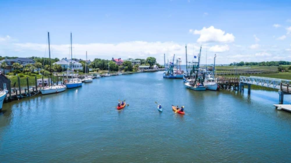 Shem Creek Inn Mount Pleasant Exterior photo