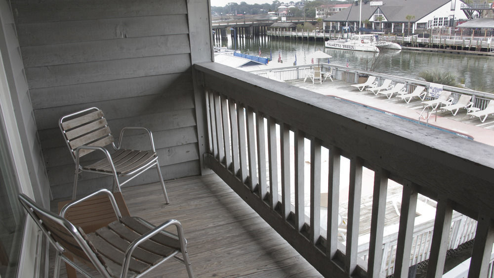 Shem Creek Inn Mount Pleasant Exterior photo